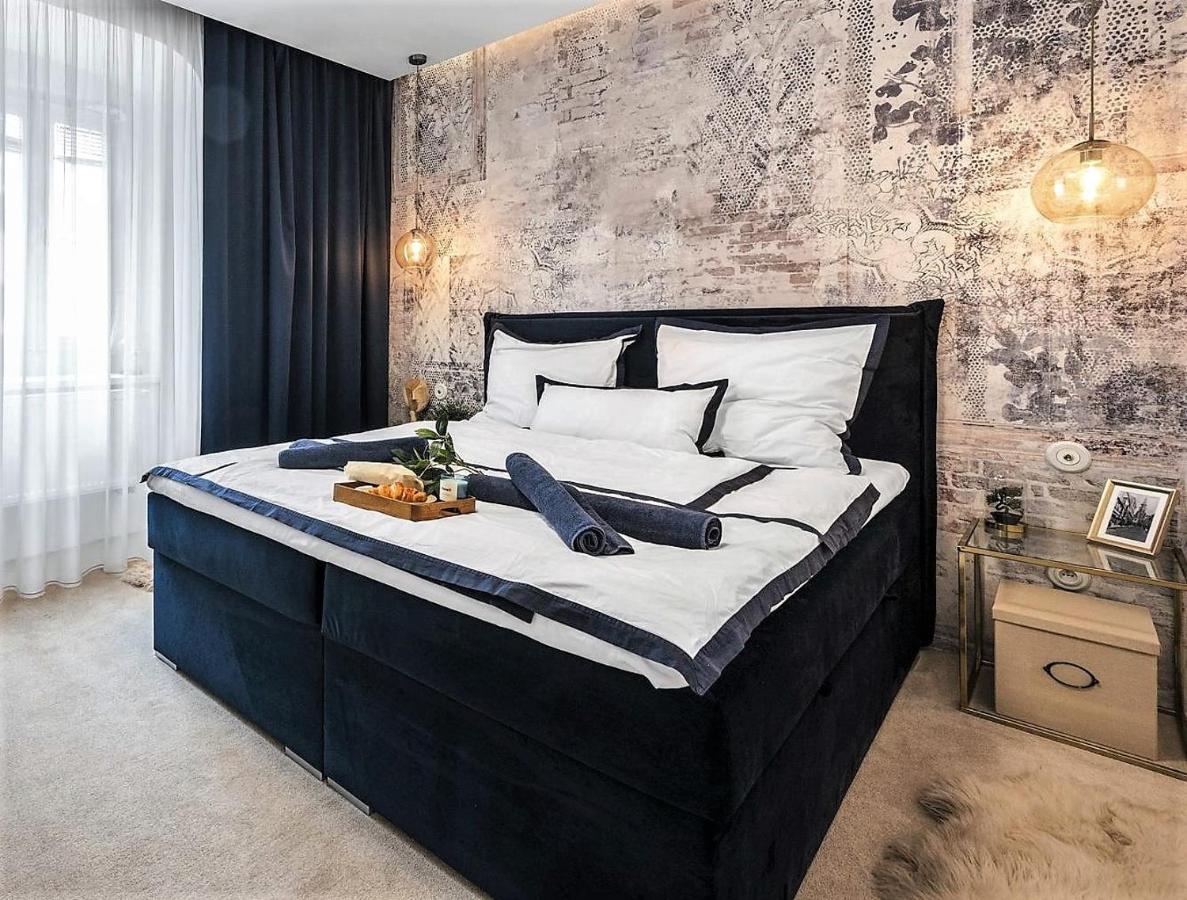 New Design & High Standard Apt From 16Th Century In Old Town-Free Parking Bratislava Exterior foto